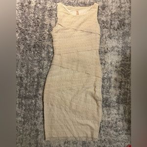 Bailey 44 Cream Colored Lace Ruffled dress.  Size small